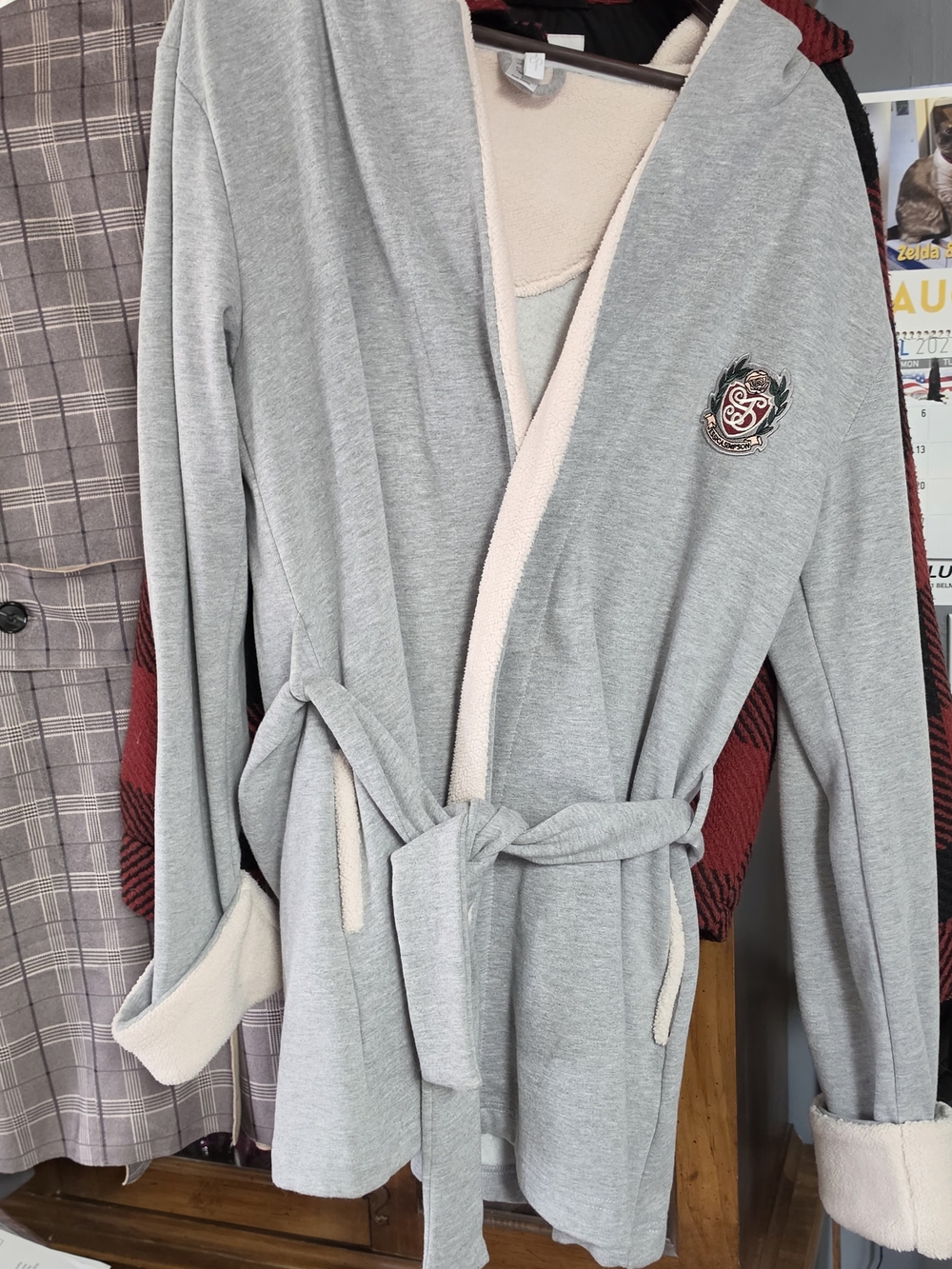Jessica Simpson Embroidered Intimates Lt Gray Plush-Lined Hooded Robe LIKE NEW